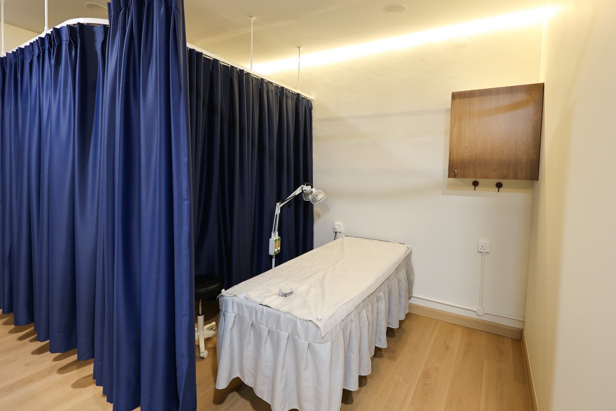 Zen Pulse Clinic welcoming reception space